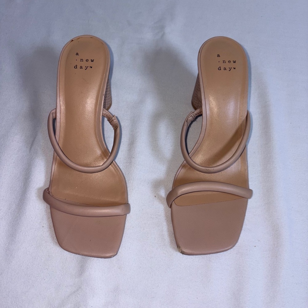 A New Day Block Heel Sandals 7 Beige Good Square Toe Textured Mule